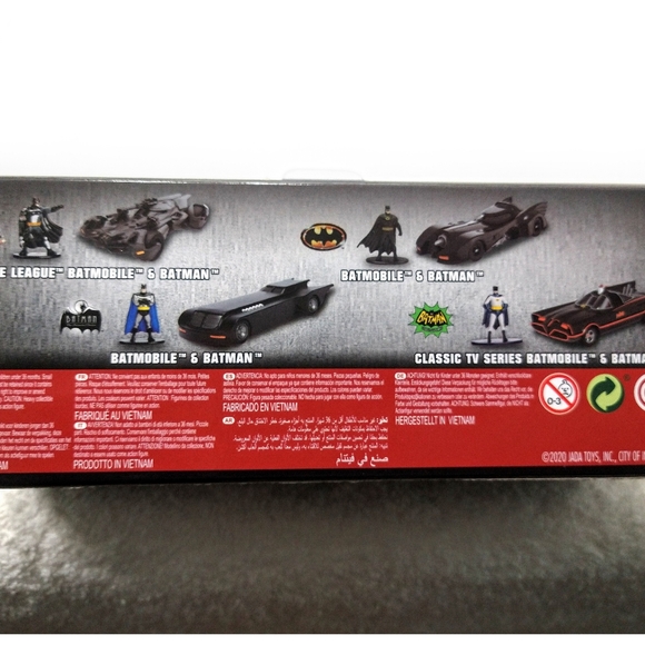 Hollywood Rides 'BATMAN The Animated Series' Batmobile & Batman - 1:32 Scale - Picture 5 of 5
